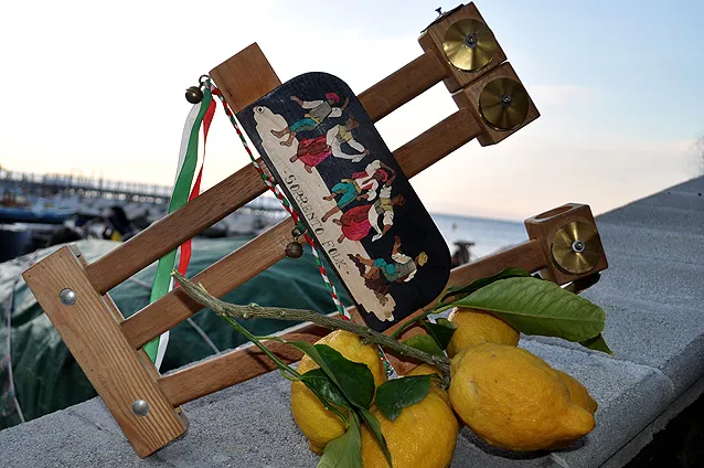 Triccheballacche with tin cymbals and ribbons